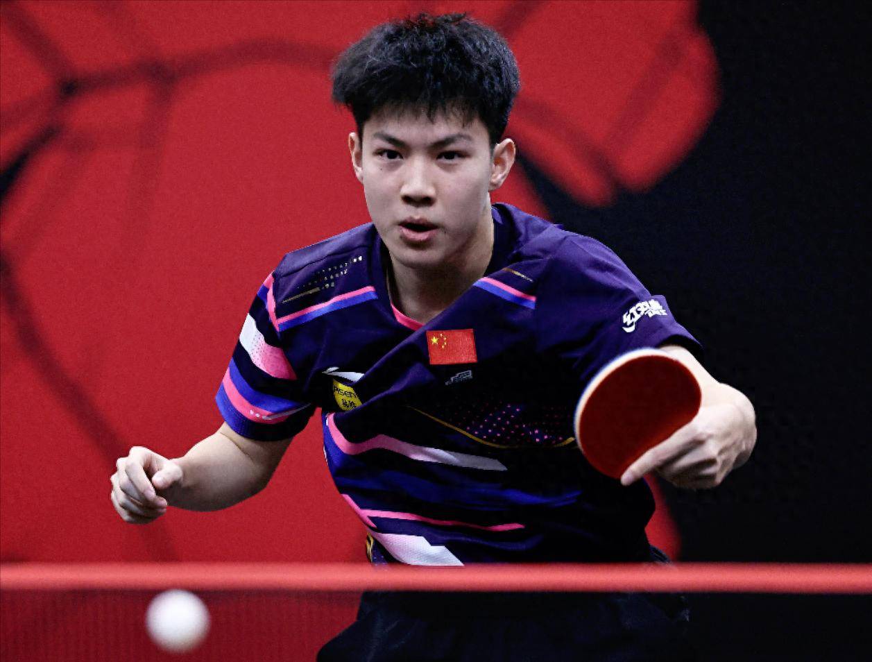 新加坡选手夺得个人赛冠军,成为焦点 新加坡选手夺得个人赛冠军,成为焦点