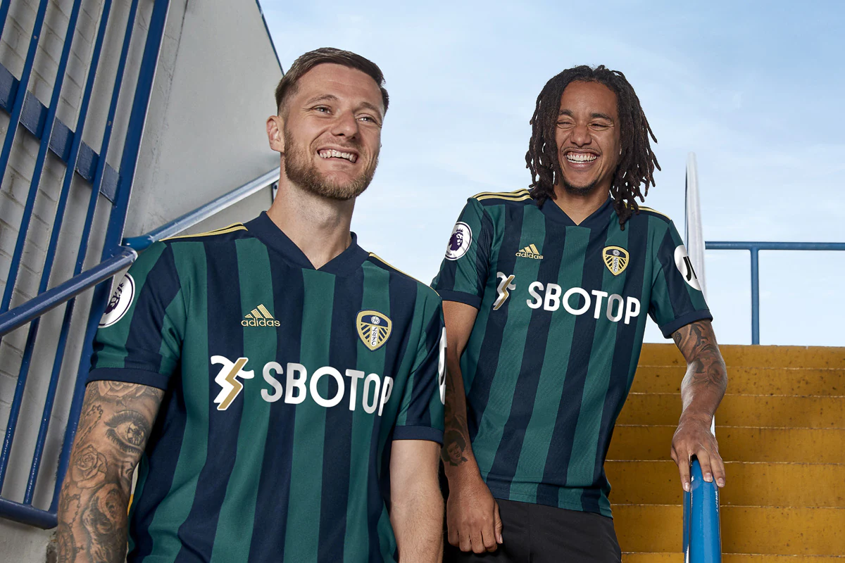 包含利兹联新援光芒四射，教练组连连点赞的词条